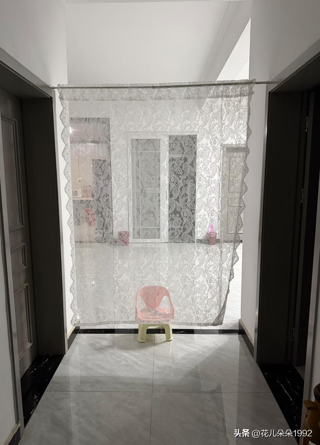 入户门对厕所怎么破？
看到很多说入户门对厕所不好要搞个帘子遮挡，这样的可以吗？还