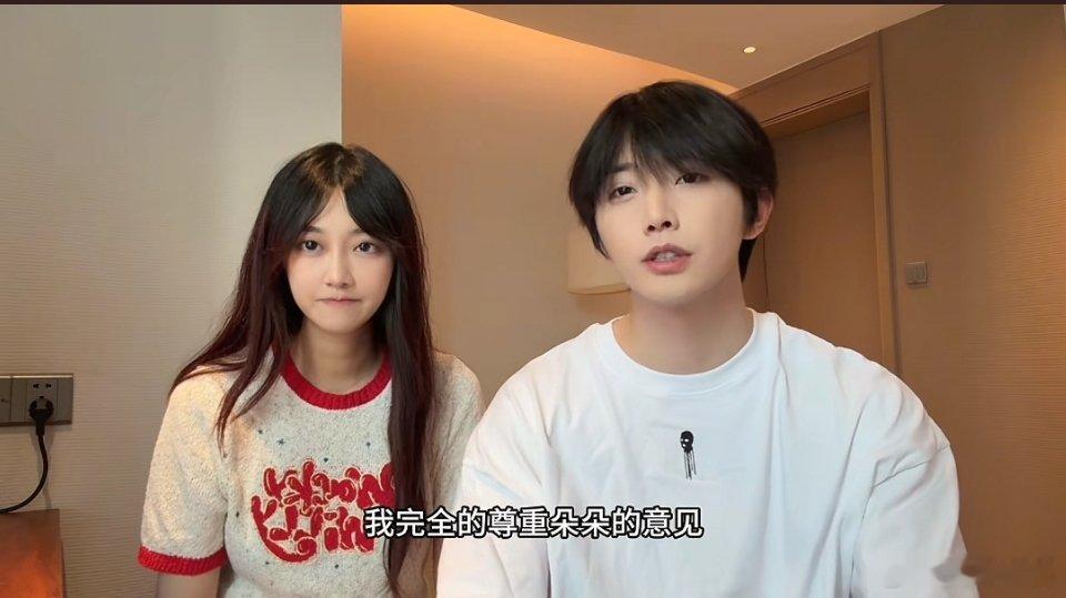 钟正冯薪朵没回应孩子 钟正冯薪朵官宣恋情，没回应孩子的事，冯薪朵说她赔解约金困难