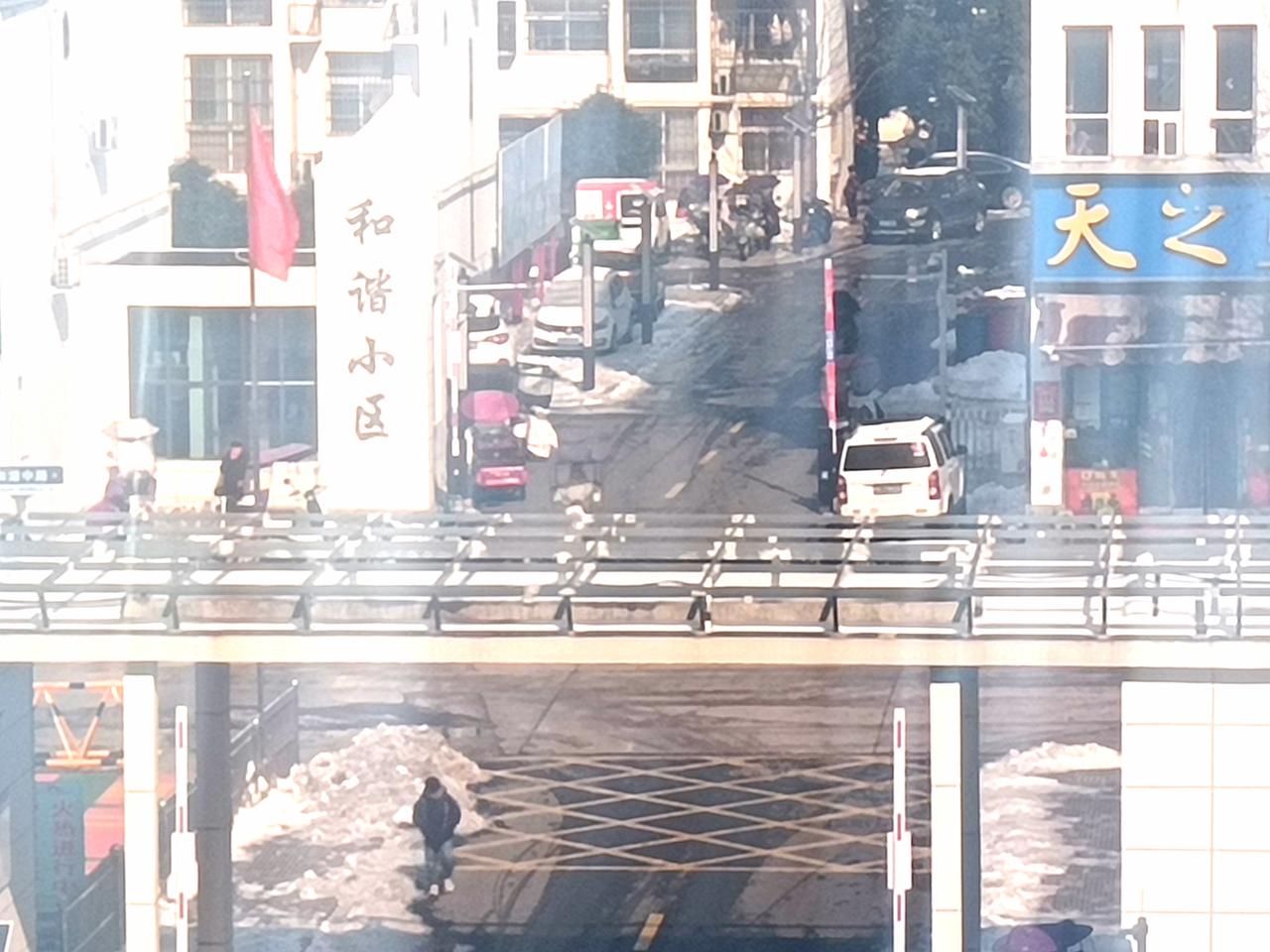 商城县和谐小区消防安全紧急提醒
 
      寒流来袭，大雪飘飘，路面结冰，居