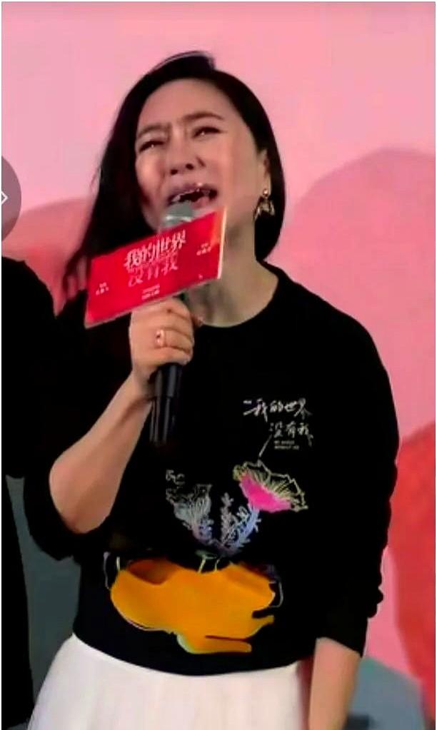 田海蓉首映礼情绪失控那事儿，可别说是炒作——真不是。她演《春色寄情人》，跑去跟渐