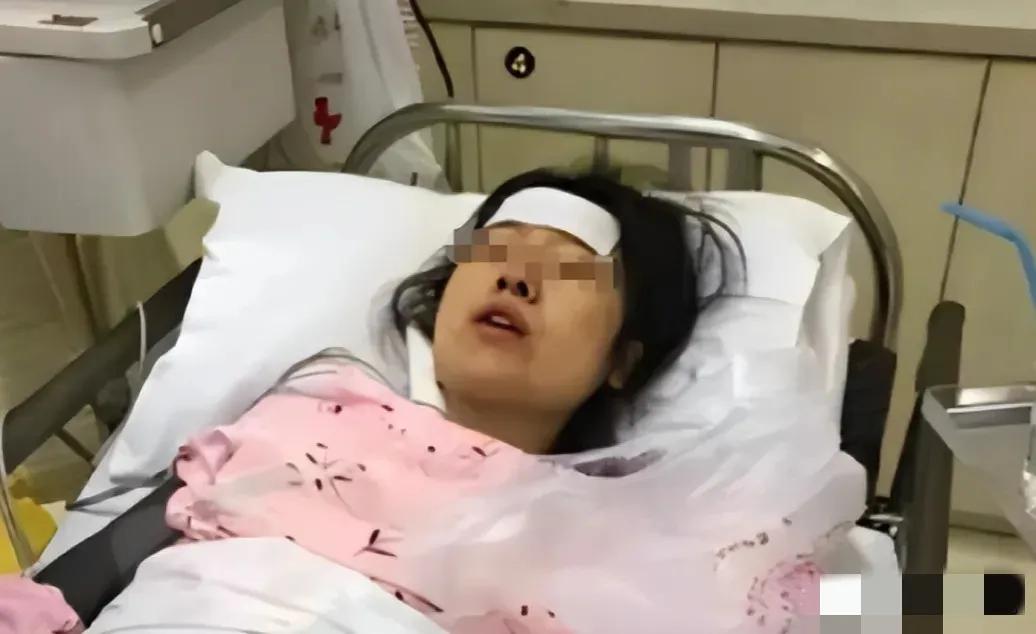 2018 年，21 岁女大学生不慎被毒蛇咬伤，送往医院抢救时，情况相当不乐观，趁