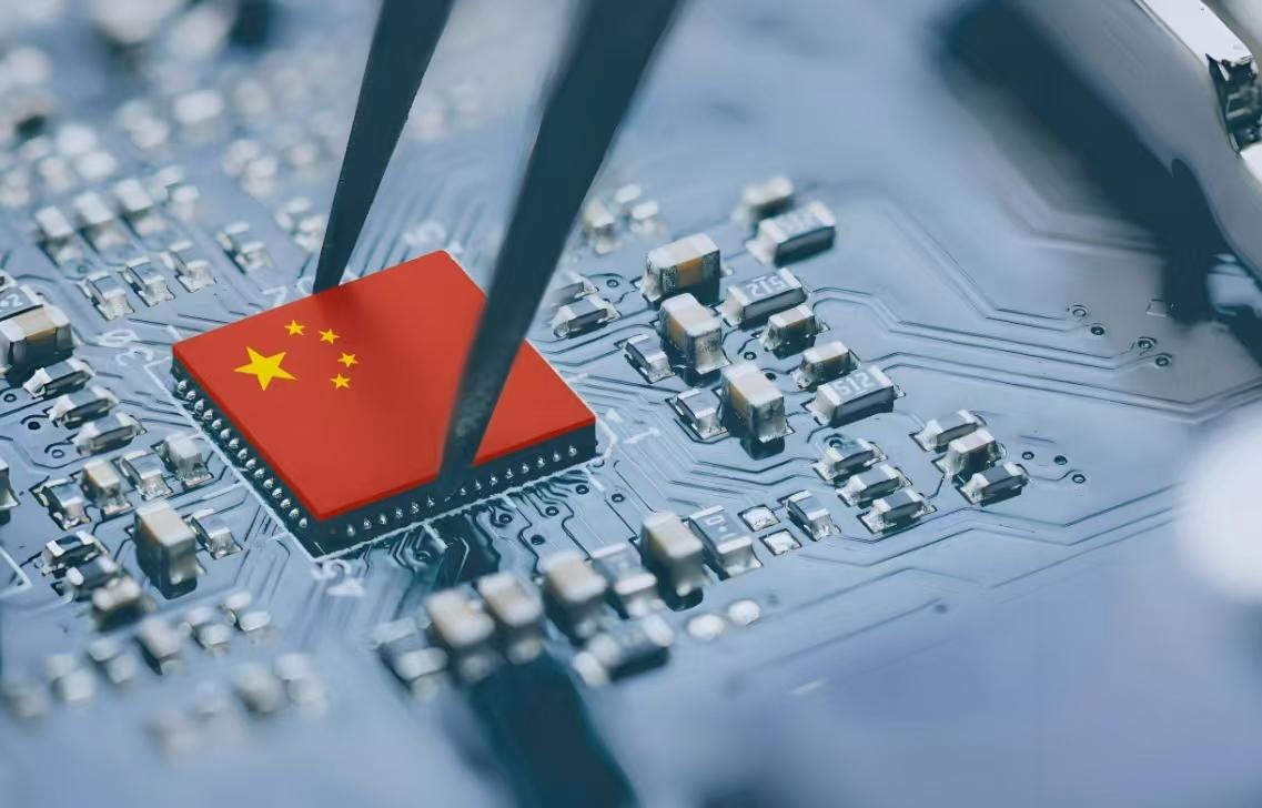 世界都盯着中国科技，阿里巴巴呼之欲出的王牌，再也藏不住了！
昨天，科技圈很热闹，