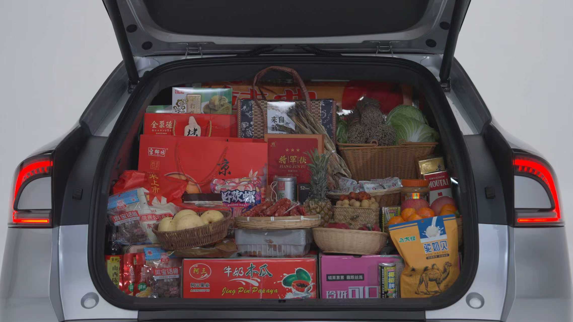 小鹏G7一定是一辆很适合开回家过年的车最戳我的就是空间，开着G7回家过年，妈妈再