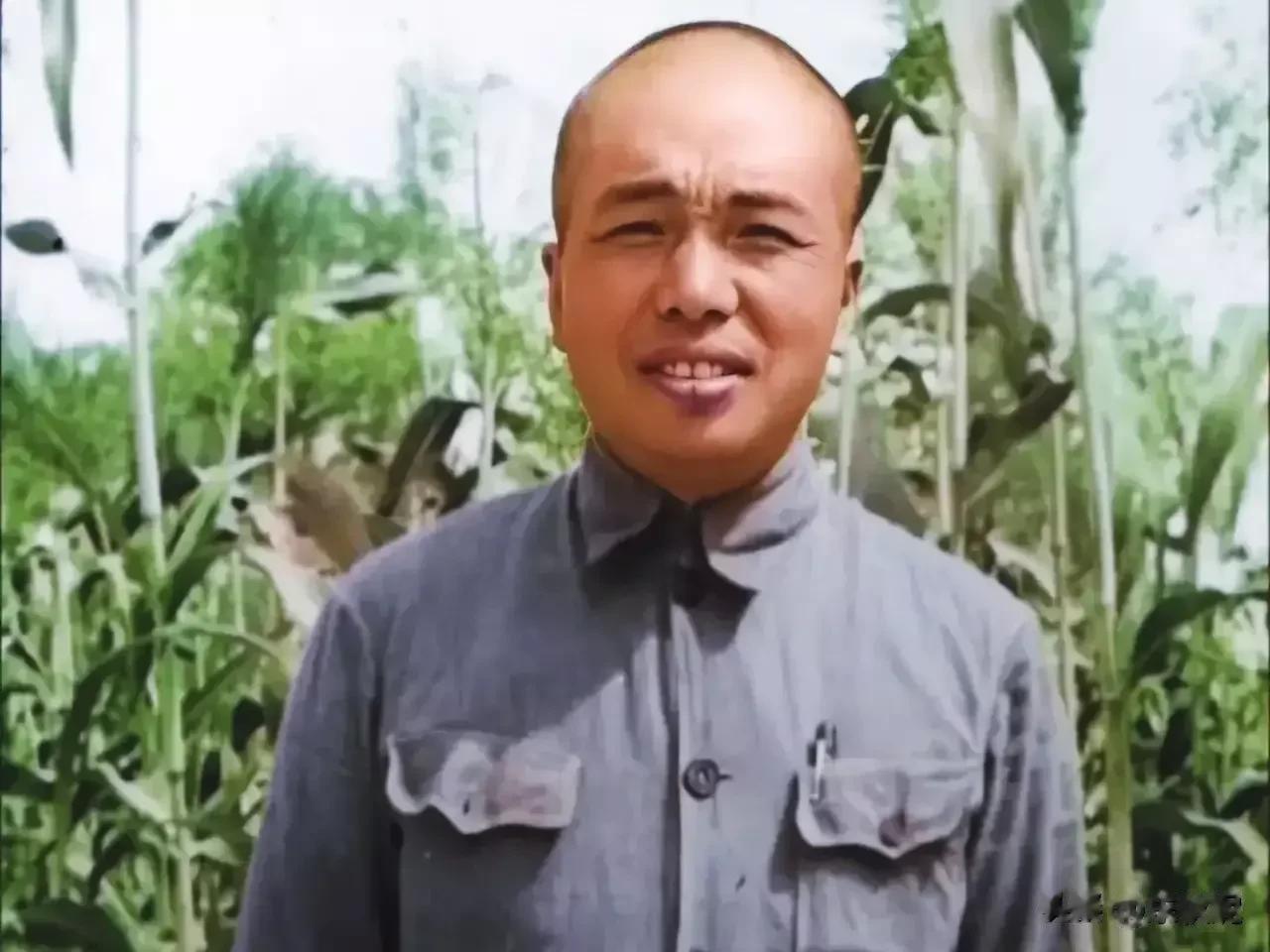 俗话说：
“文死谏，武死战。”
而彭德怀，兼武战之功，文谏之德于一身。

彭德怀