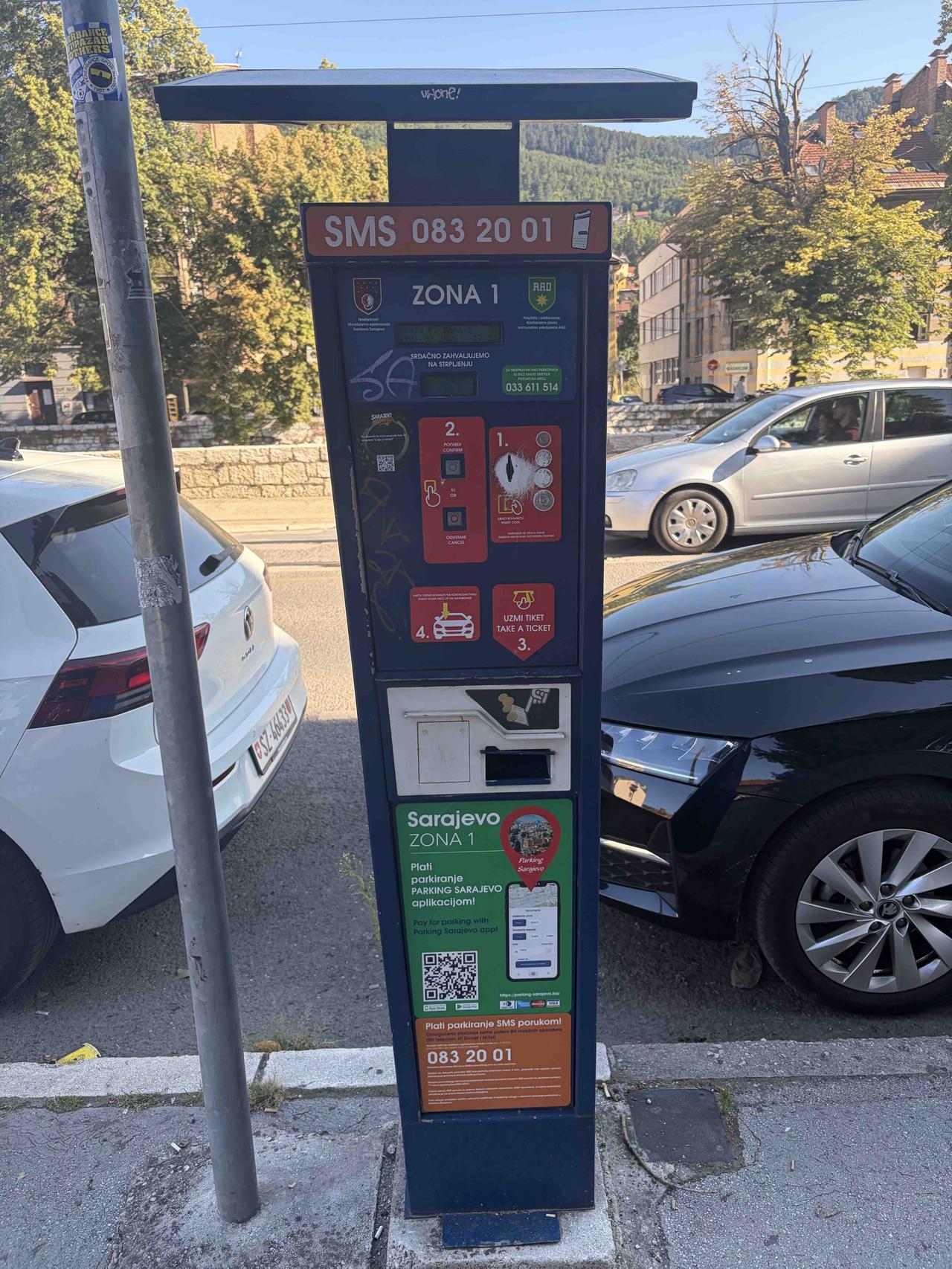 回到上海，外出停车又收到“上海停车”熟悉的通知短信，这让我不禁想起在萨拉热窝看到