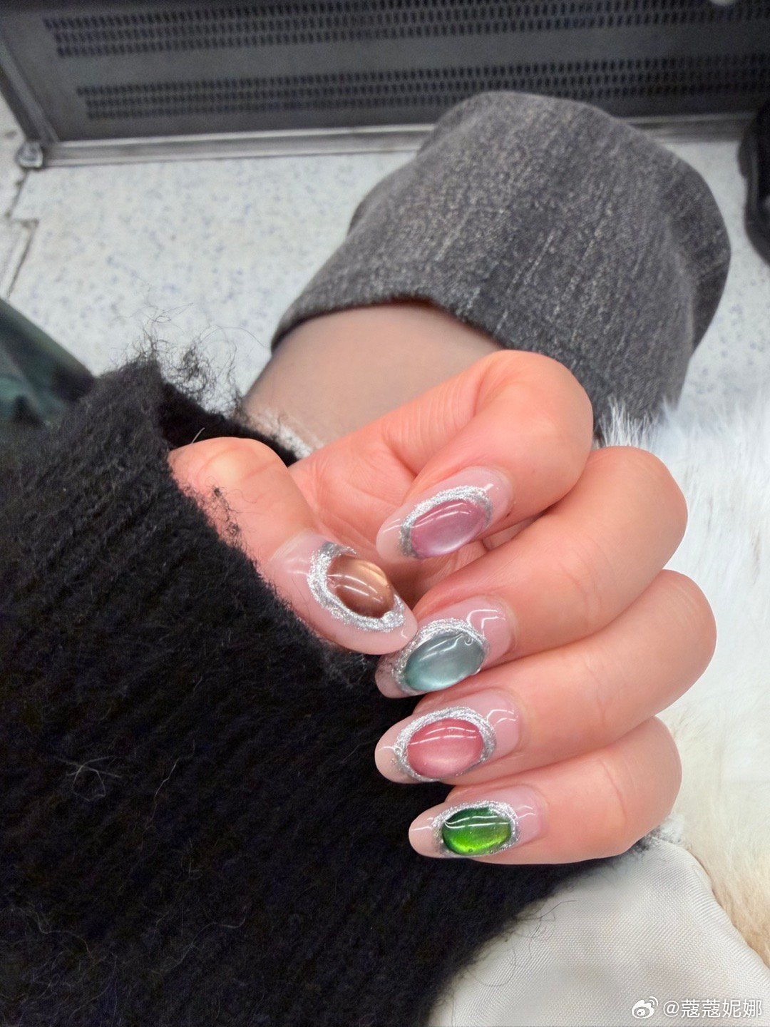 出来得低调，所以我这次什么贵东西都没带但是～戴了一手的宝石 英国·伦敦