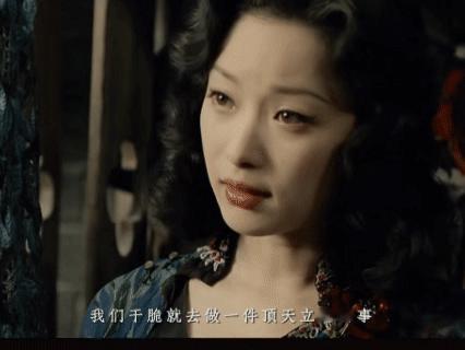 现在看金陵十三钗真的越看越恶心！
有网友说：金陵十三钗给人感觉女人的伟大贡献只有