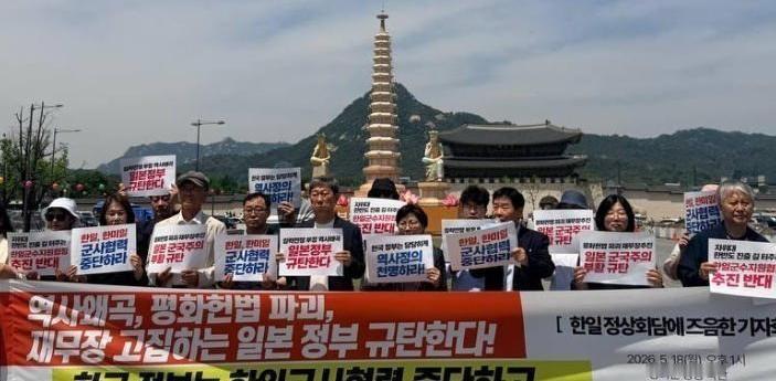 首尔总统府六月八日的那场记者会，原本是李在明就职一周年的常规节目。可一句话出口，