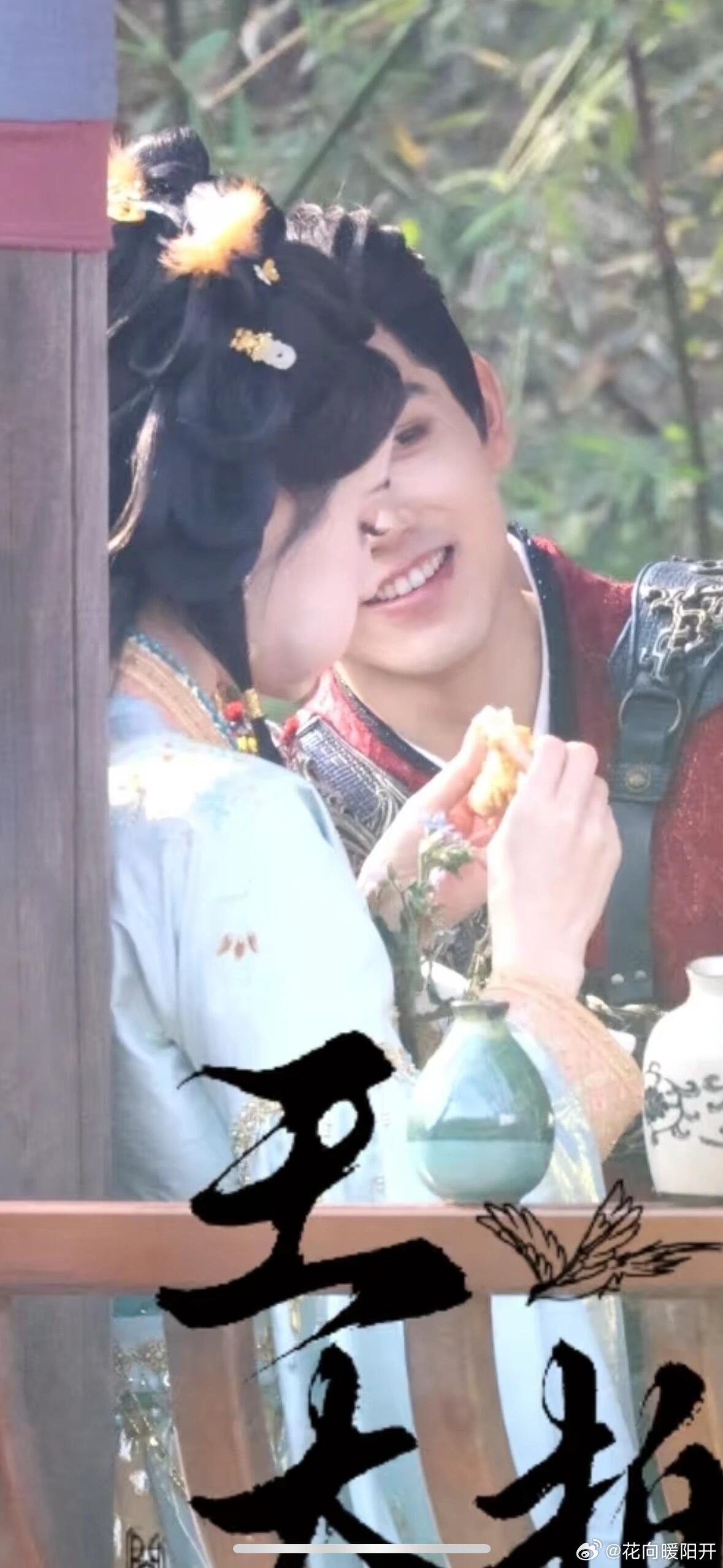 理解热巴为啥四百年没食欲了 贺思慕五感尽失，食物对他来说不再是美味的诱惑，而只是