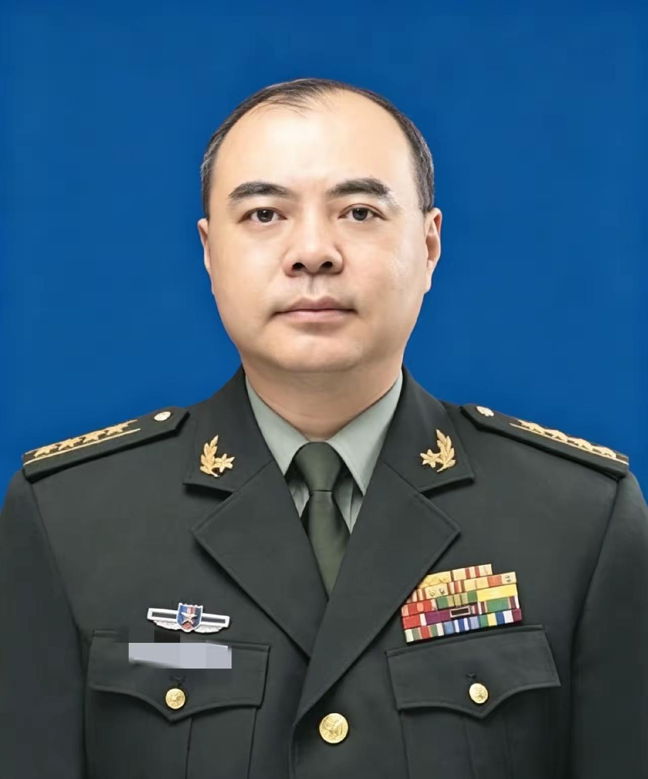 范汉杰，男，汉族，1979年6月出生，山东人，2000年7月入伍，2002年8月