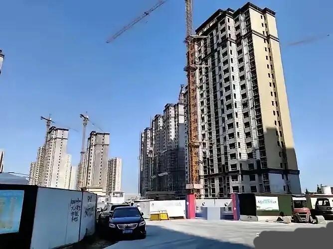 太讽刺了！黑龙江大庆，女子一时冲动，将全家的500万血汗钱借给某房地产公司，对方