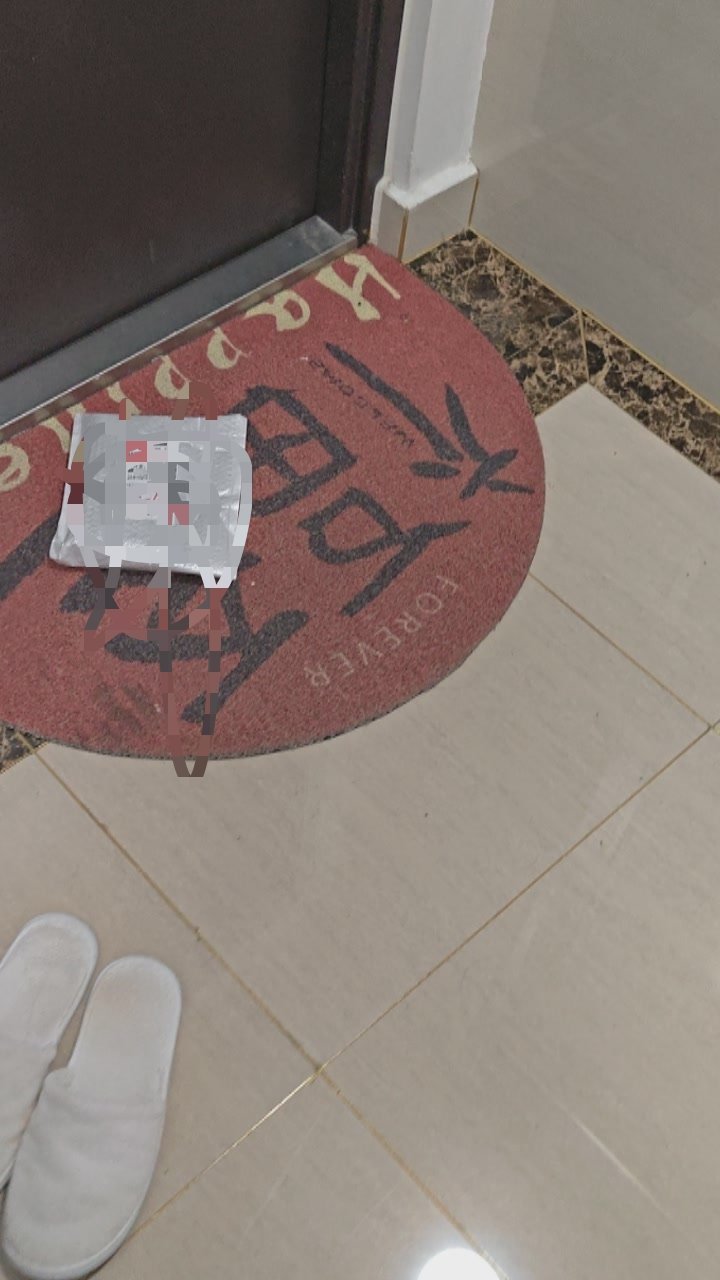 这个点还有快递 我的天呐 太抽象了 ​​​