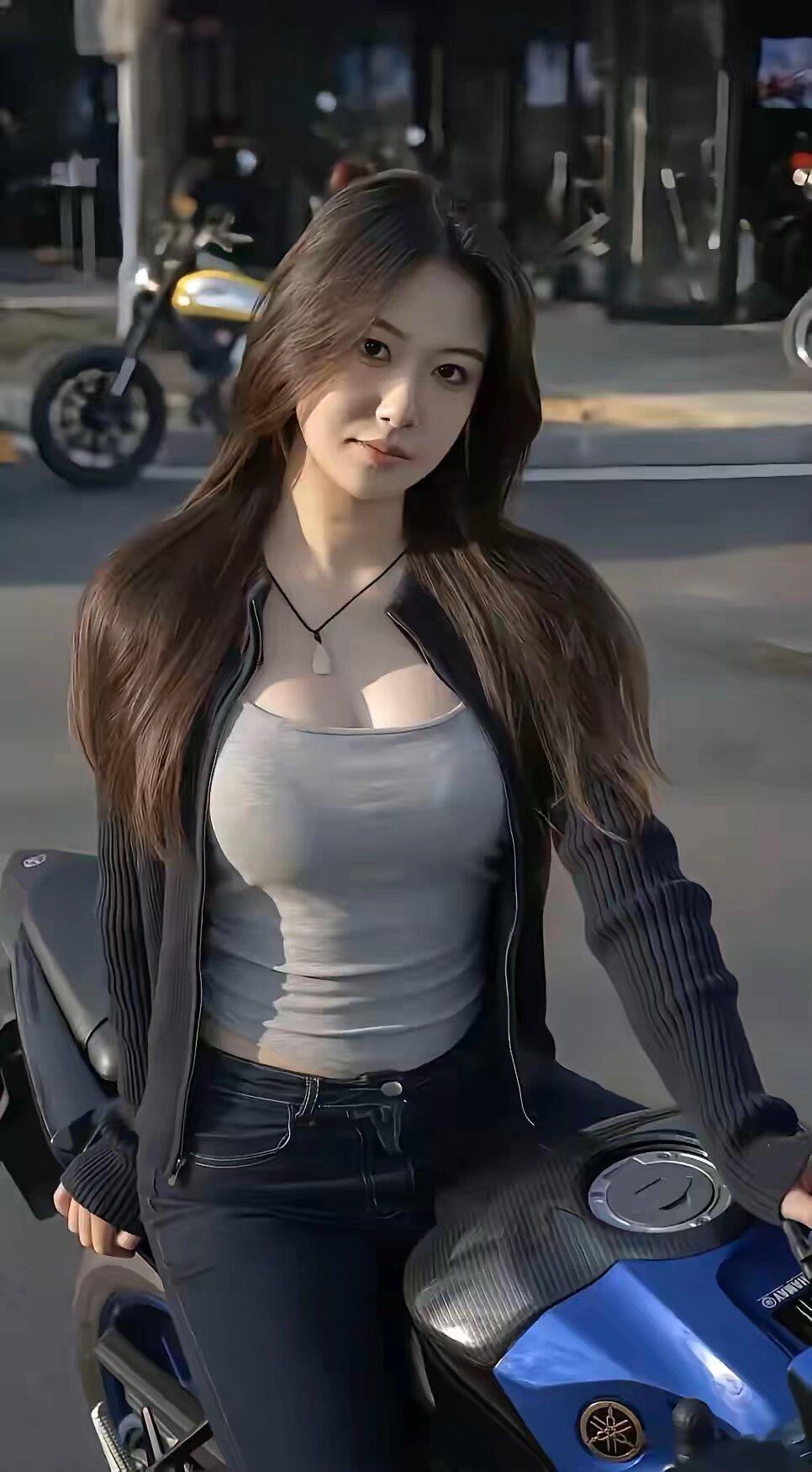 几乎所有女人，爱上一个男人，都是七分看长相，三分凭感觉 多少女人第一眼就输了。 