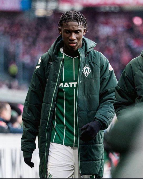 德国天空体育曼联正在瞄准云达不莱梅的18岁后卫库利巴利，他预计将在今年夏天离队。