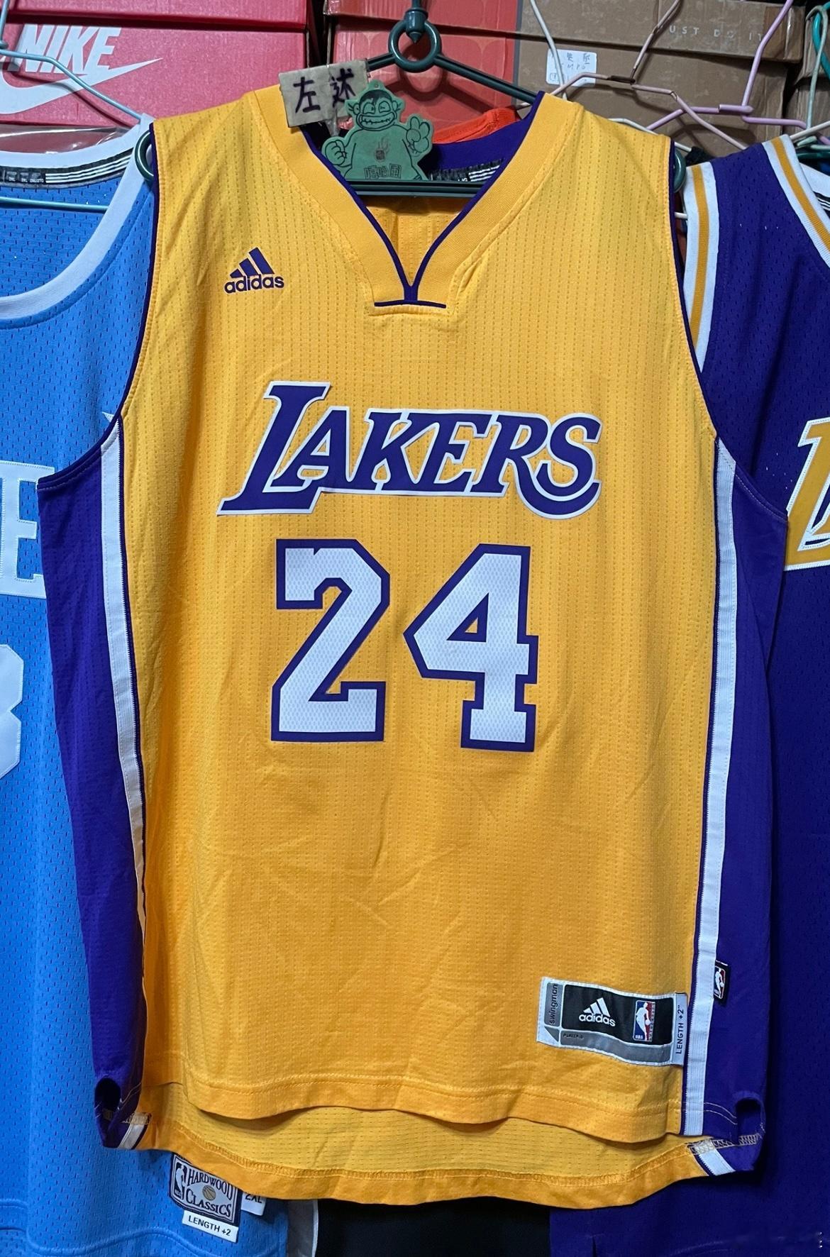 第3892彈，KOBE湖人黃白藍二手無吊牌，尺寸為L碼，看logo就知道幾乎新到