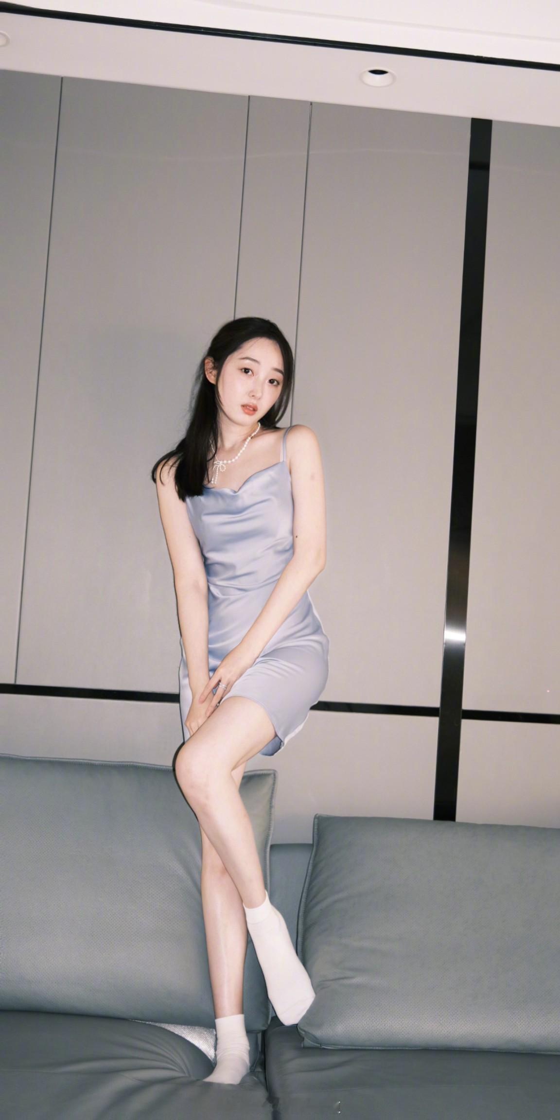 蒋梦婕旗袍麻花辫 ​​​