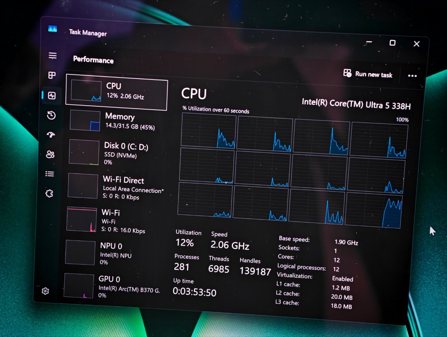 这次MWC，除了热度非常高的Robot Phone，还有一个值得关注的笔记本电脑