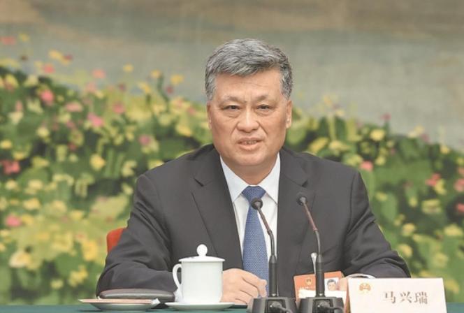 马兴瑞案最值得盯的地方，不是他本人收了多少，而是谁在替他收。 通报列出身边工作人