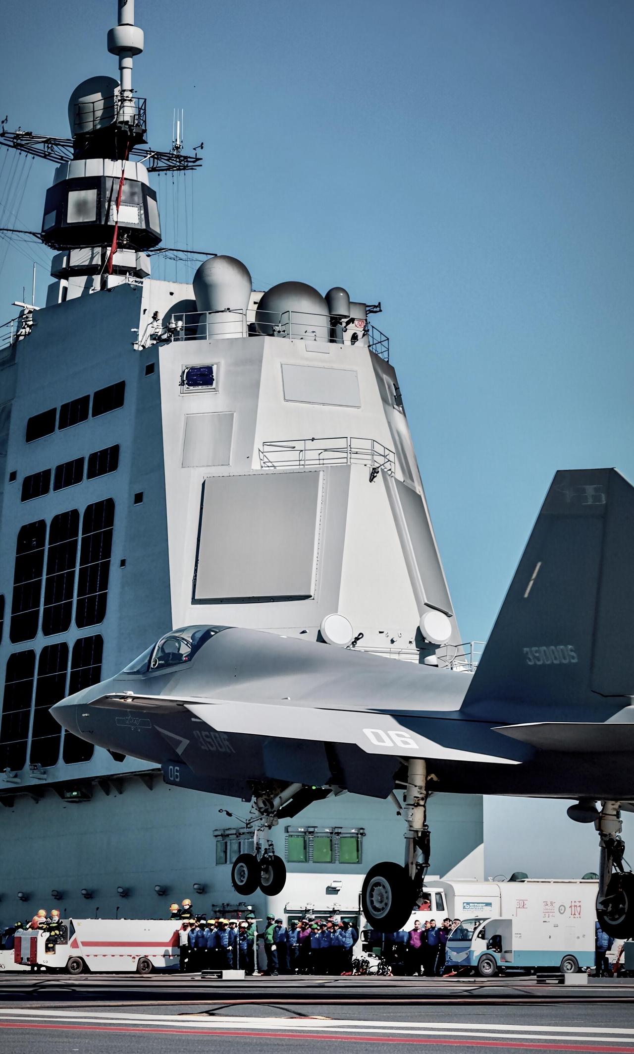 “航母是吞金巨兽，不是越多越好，人民生活福祉也很重要！”

这是我刚才在评论区看