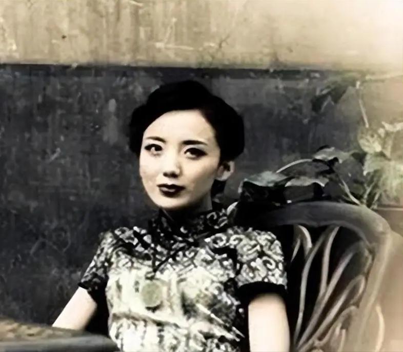 一位著名企业家说：

“我见过太多倾家荡产的蠢货，他们到死都不明白，男女之间压根