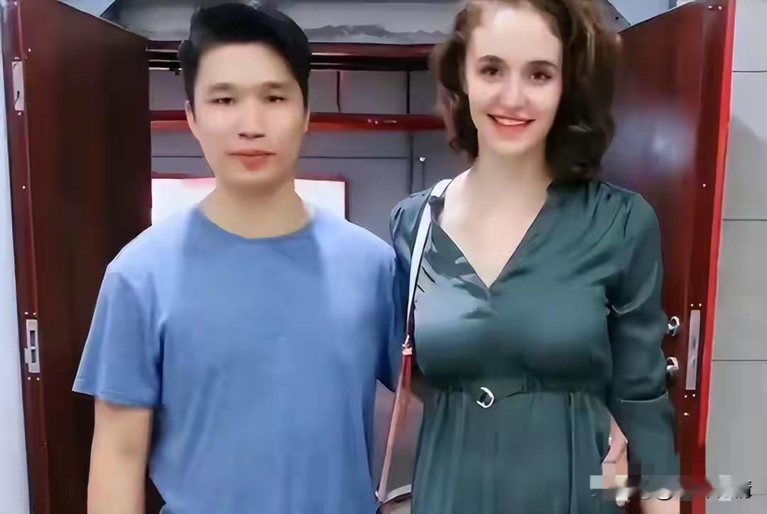 或许这才是人人羡慕的爱情，
意大利美女留学生，
不要彩礼车和房，
就是单纯喜欢广