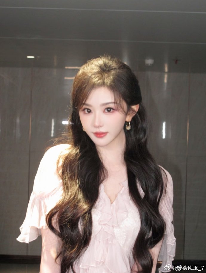 孔雪儿演员热度值单日破8700万 恭喜孔雪儿！《逐玉》里清醒独立的俞浅浅，用搞钱