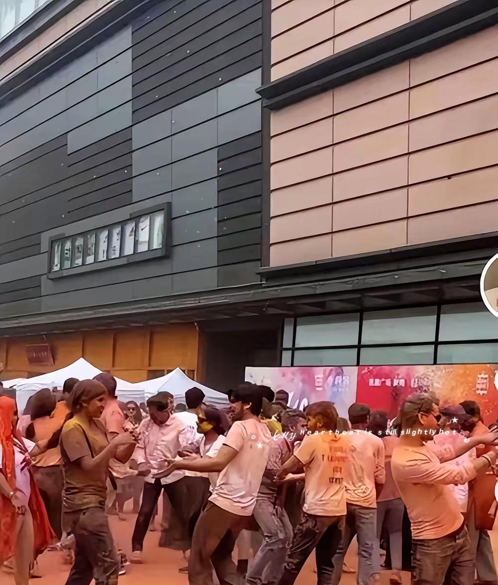 民间高人出奇招！滞留国内不愿走的印度朋友，一条路子实现三大欢喜[偷笑]
​面对不