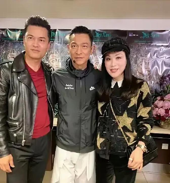 70岁吕良伟像50岁，刘德华却显老
 
他比刘德华还大一岁，脸却像被时间按了暂停