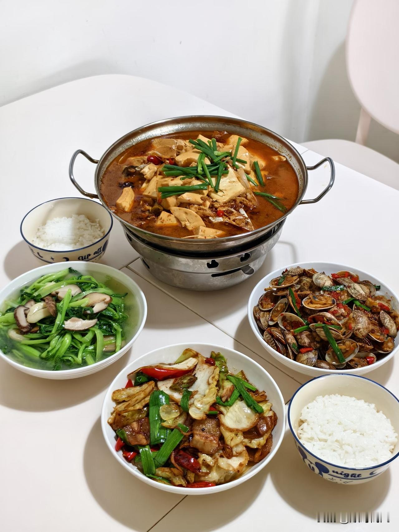 张雪峰也就比我大三岁，他84年，我87年的，人不是老了才会死，而是随时都会。
