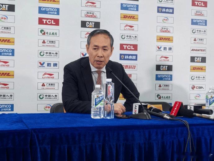 许利民:  今天大家的作风和面貌不如上海队，尤其是上半场，下半场有一定改观，对方