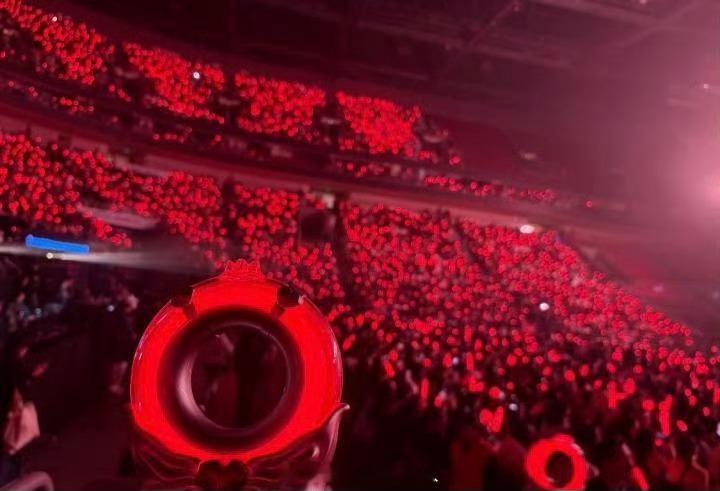 虞书欣生日会好恐怖的上座率，好多人啊。。 