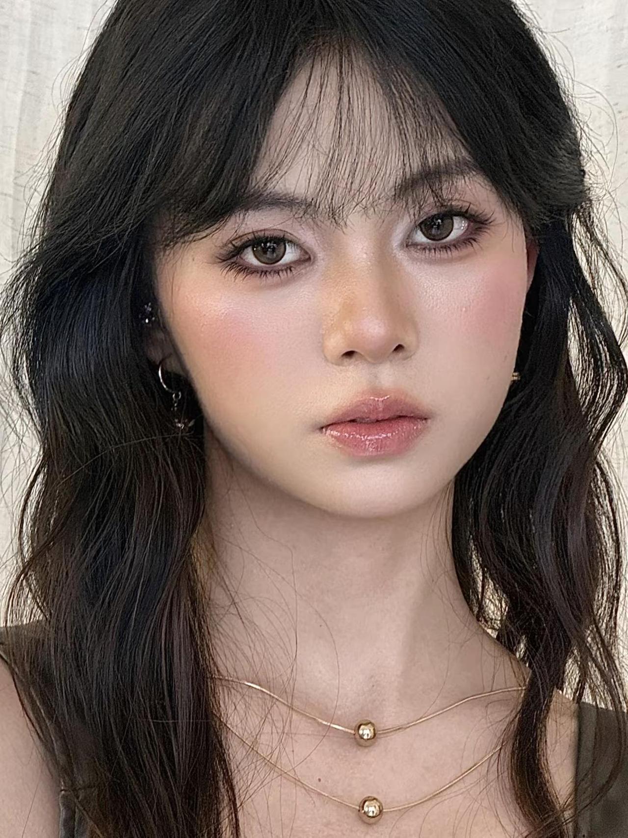 黑巧微醺妆 没有一丝讨好感。骨相化妆 化妆前后 轻亚裔妆 motd