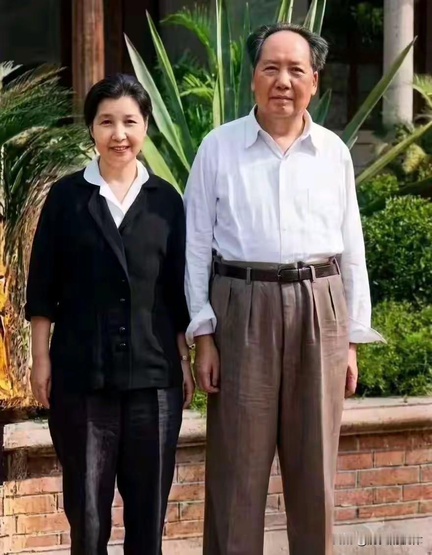 井冈山时期的传奇女战士：15岁入党，气质果敢，三任丈夫皆是风云人物
 
在井冈山