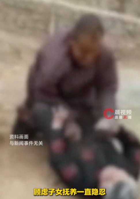 山东济南，85岁大爷常年遭老伴打骂，几个月内三次跑到派出所求助，颤巍巍恳求民警帮