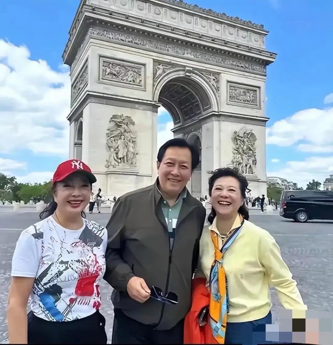 这几个人是谁啊？有认识的吗？好像他们都不显老啊，为什么？是不是他们的皮肤特别好，