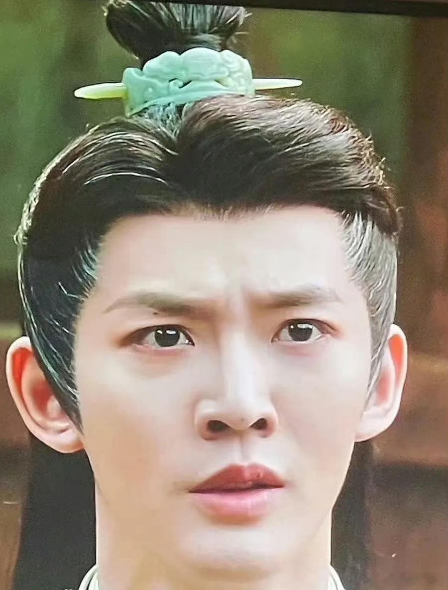 邓为这五官也太虐了，真的很好奇为什么这样还有很多颜粉 ​​​