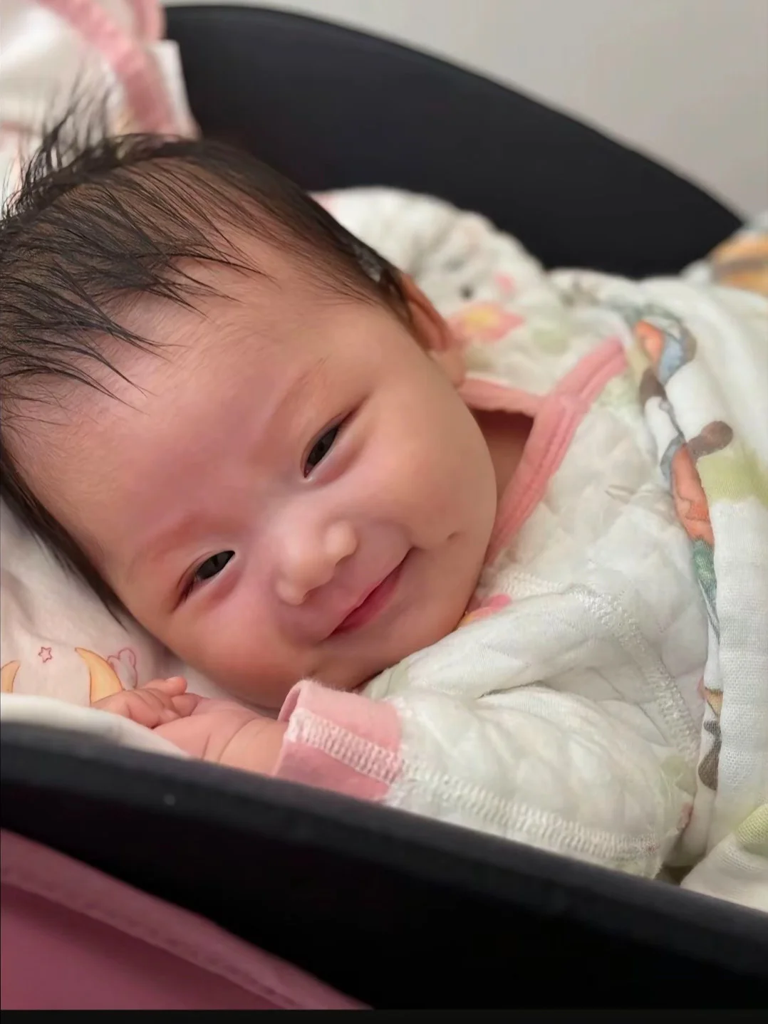 6.8斤，女宝，顺产根本不是网上说的那样简单