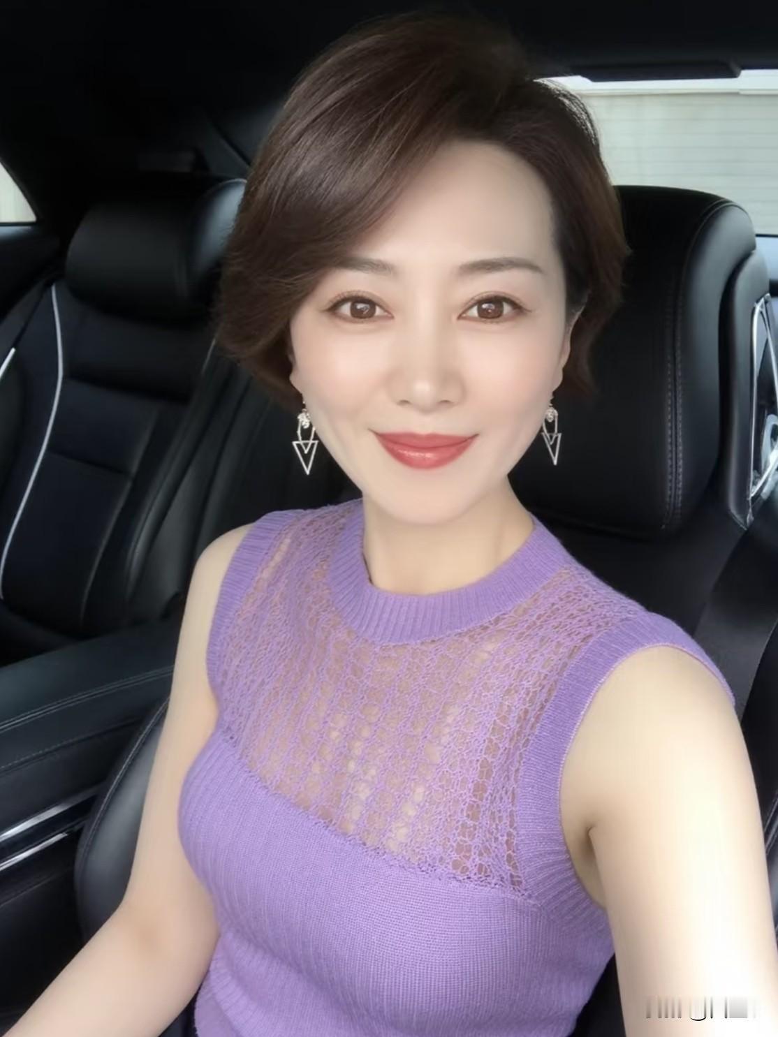 人这一辈子啊，说白了，最放不下的就俩字：钱和情！
 
先说钱，谁不是为了这几两碎