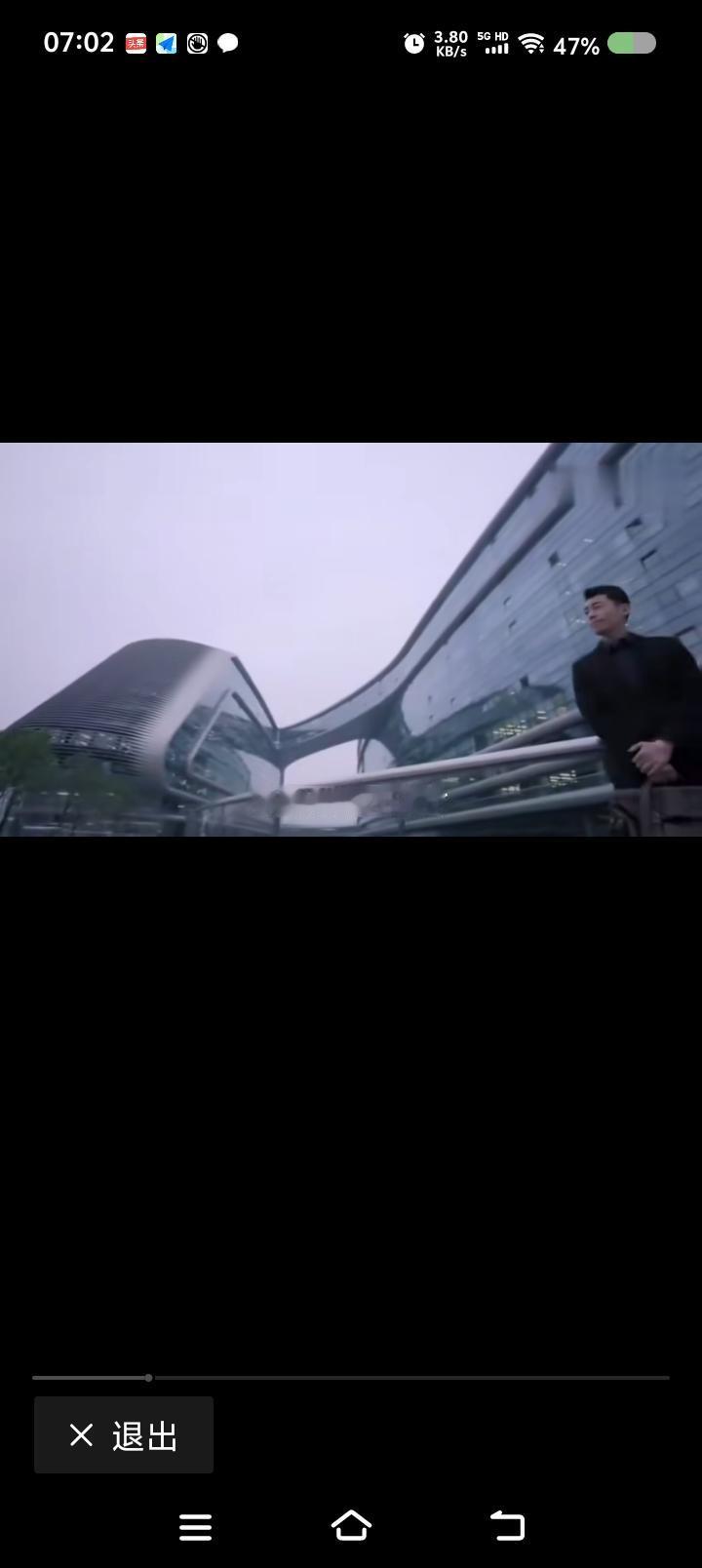 为什么电影、电视剧对爱情的演绎不一样？——
电影里的爱情是让人感动的，是个梦；