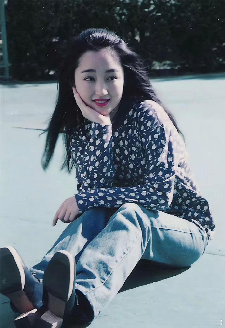 年轻时的杨钰莹颜值惊艳，美得让人无话可说。 ​​​