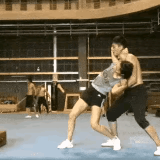 这腰力够强大[赞]