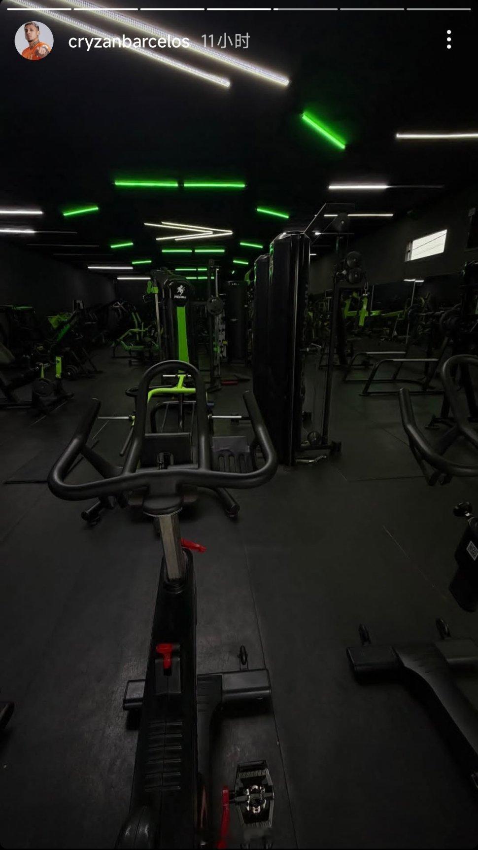 克雷桑社媒晒照自由橙山东泰山