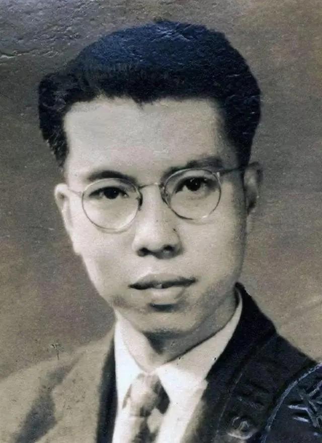 1948年，一个刚出生3天的女婴被她父亲放在手术台上，他割开女儿后背的皮肤，去除