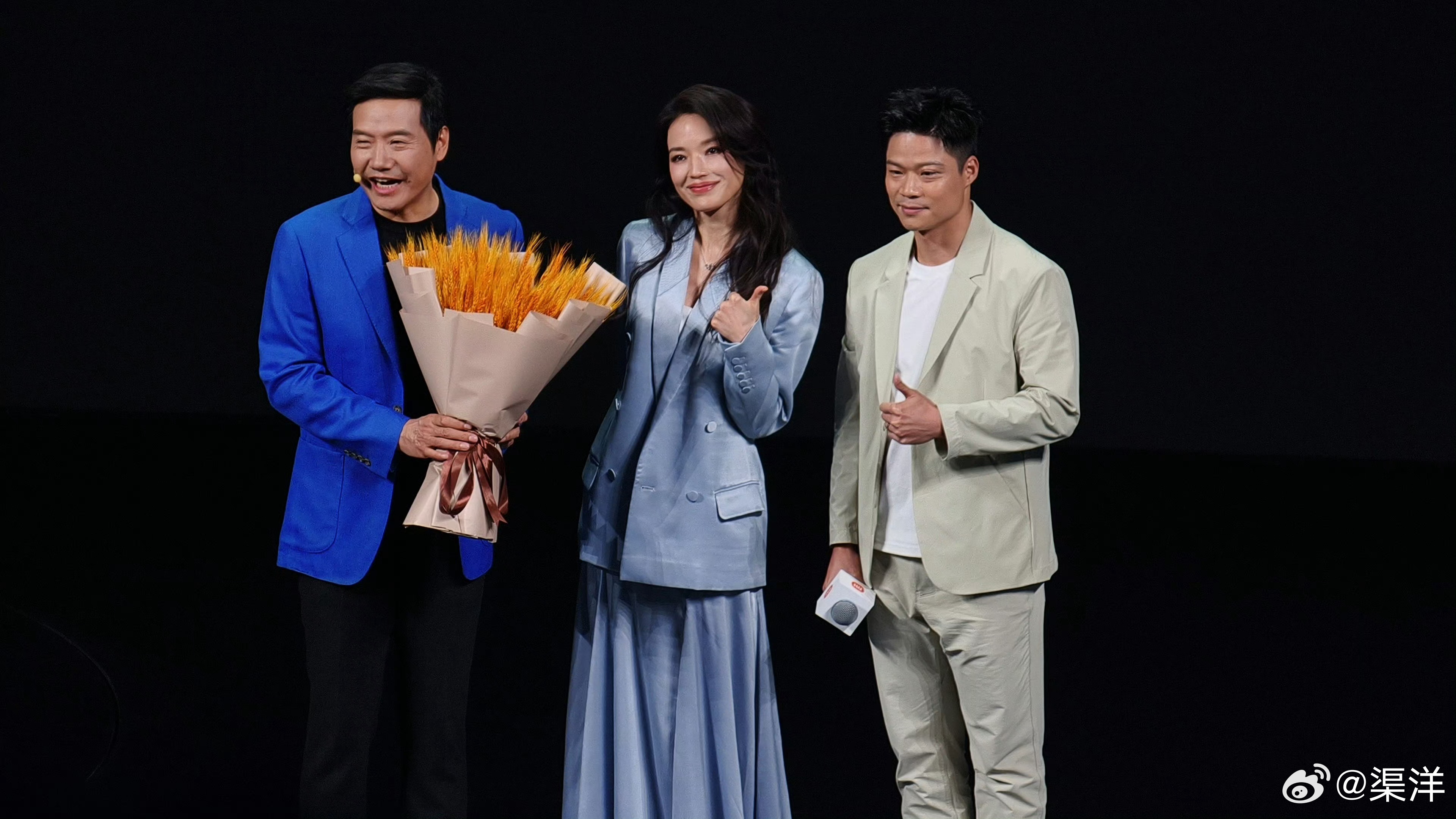 舒淇祝SU7大卖谁能想到，2026的梦幻联动来自舒淇和SU7？这波路人缘直接拉满