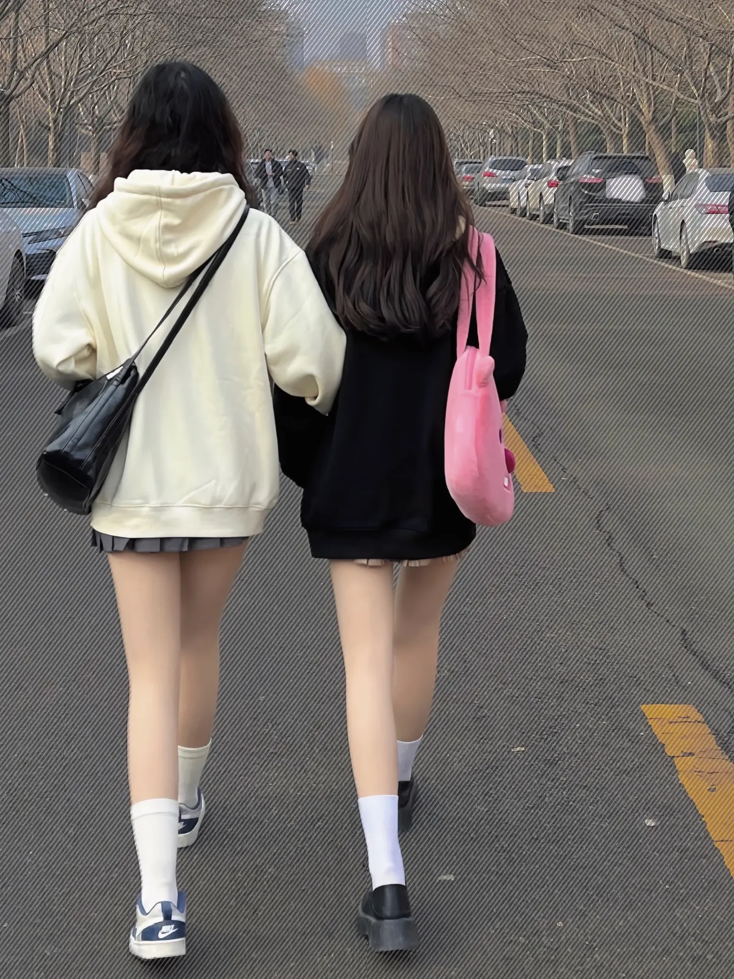 为什么都在模仿炮姐穿搭啊