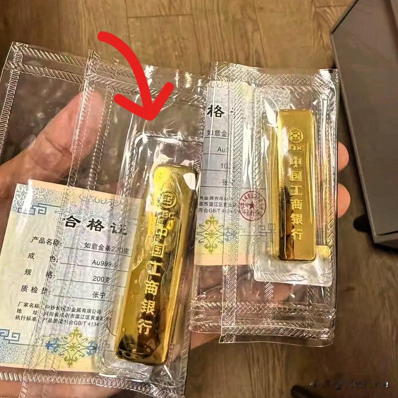 手里有黄金的人，
今晚估计要吃两颗褪黑素了，
5月13日，金价从1033一路跌到