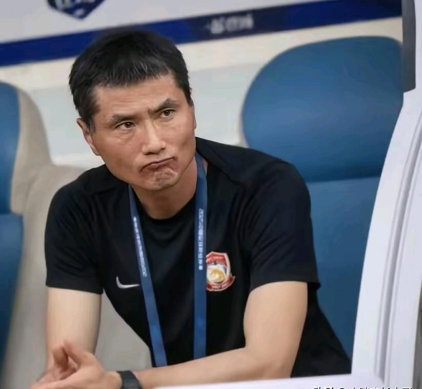 有球迷质疑下个月邵氏国足的集训，说在全年无战事情况下，新国足既要与u23比赛抢人