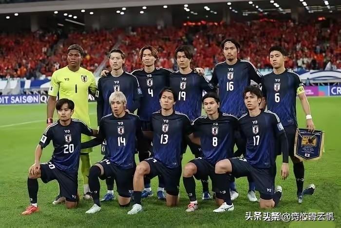 日本队赛前喊着要夺冠，赛后全体泪流满面。中间只隔了一场90分钟的比赛。
赛前那阵