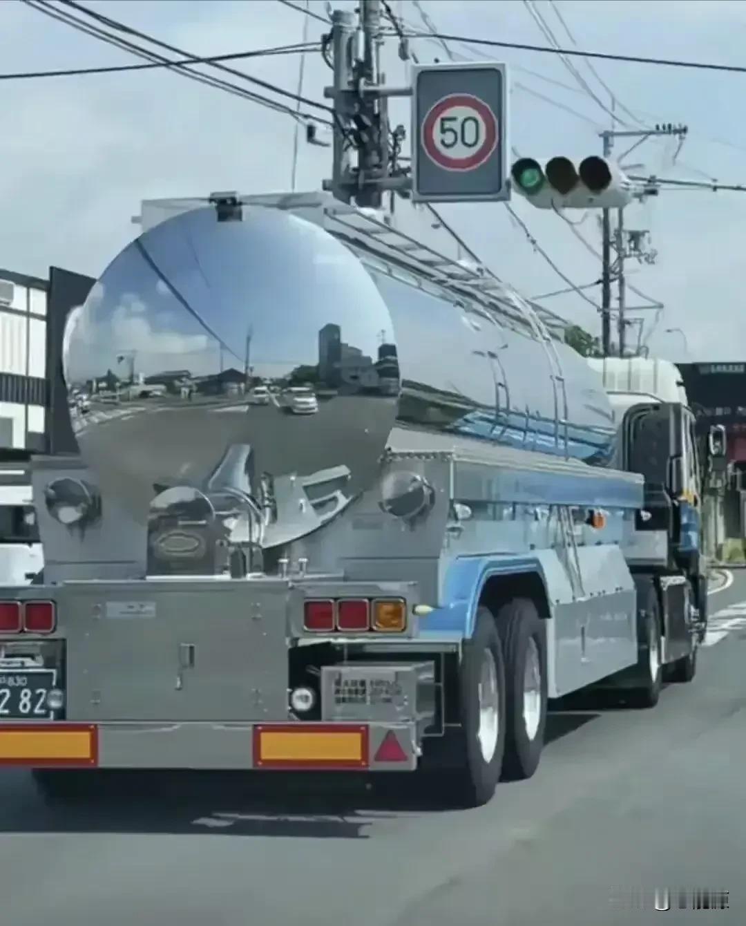 “油罐车”混装问题别动辄转移矛盾，境外势力没这么有空，难不成地沟油、三聚氰胺、假