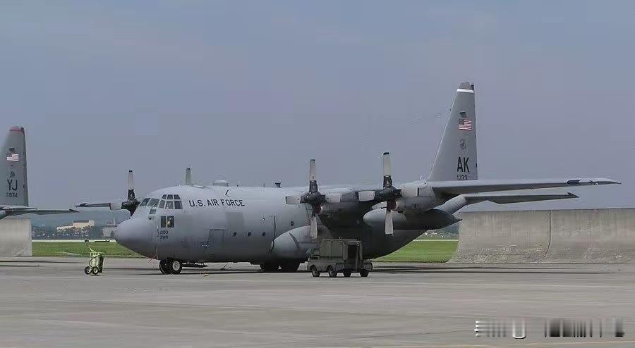 “为了救一个飞行员，让其他人冒着生命危险，值的吗”
“为了救一个飞行员，武器装备